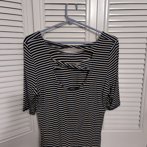 Three quarter sleeve shirt - Picture 3 of 4